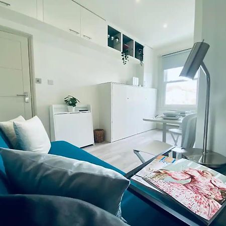 Apt 08 Beachside Beauty Central Studio Steps From Cafes Brighton Екстер'єр фото